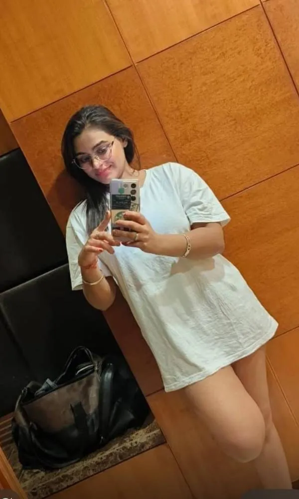 Sara housewife escort in Mumbai